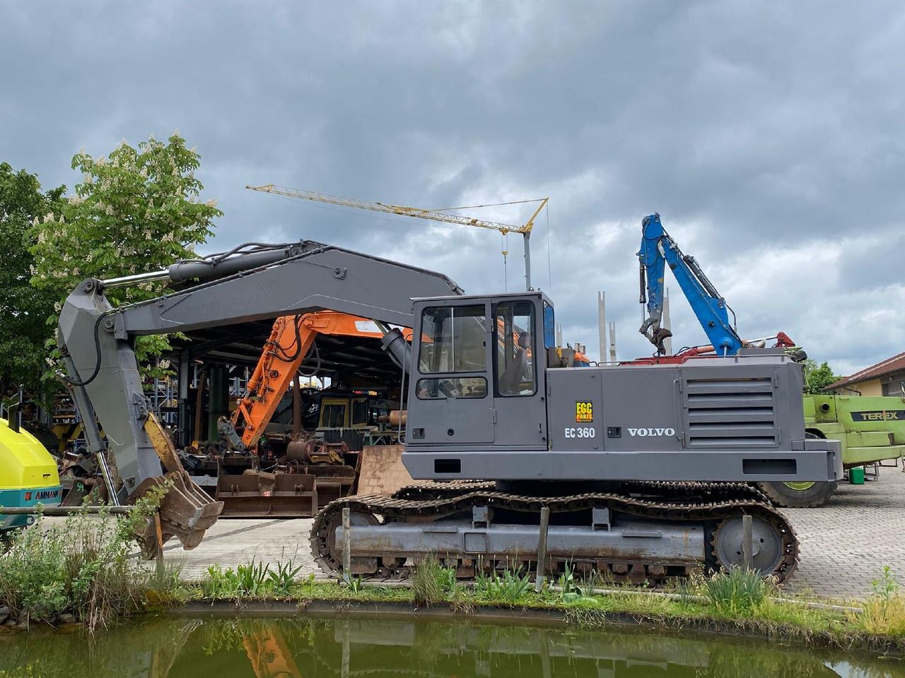1993 Volvo EC360 crawler excavator, side view 1993 Volvo EC360 crawler excavator, side view