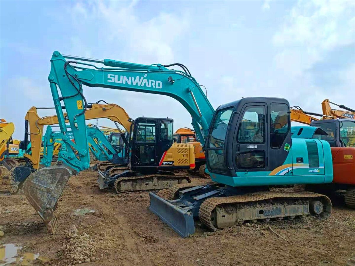 2010 Sunward SWE90E crawler excavator, side view 2010 Sunward SWE90E crawler excavator, side view