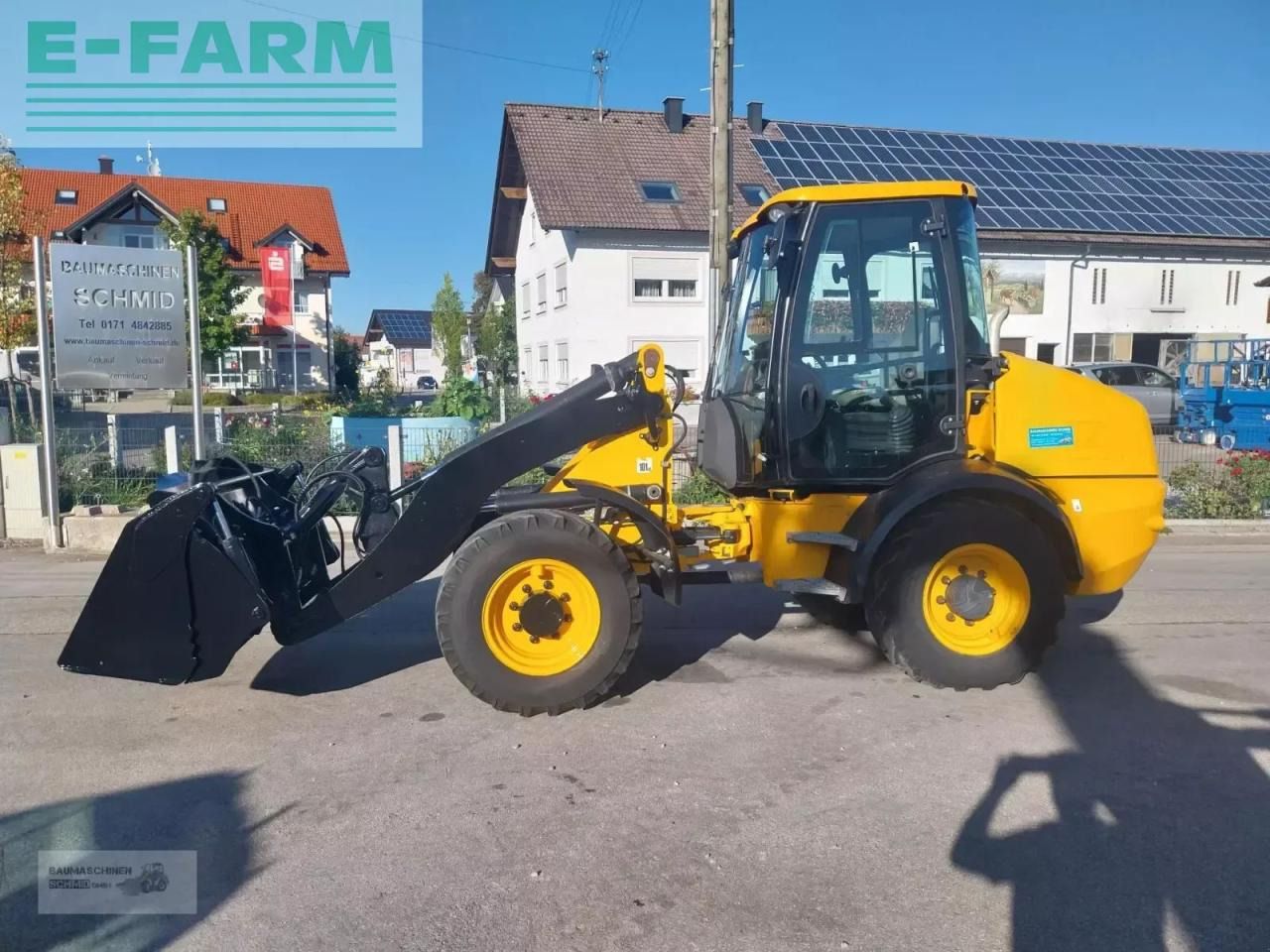 2013 JCB 409 wheel loader, side view 2013 JCB 409 wheel loader, side view