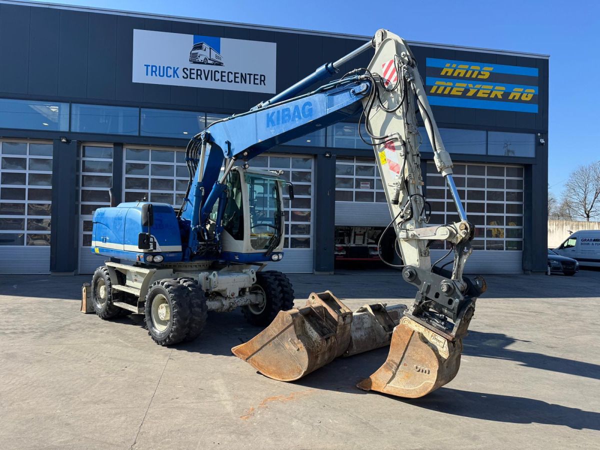 2015 Caterpillar M313D wheel excavator side view 2015 Caterpillar M313D wheel excavator side view