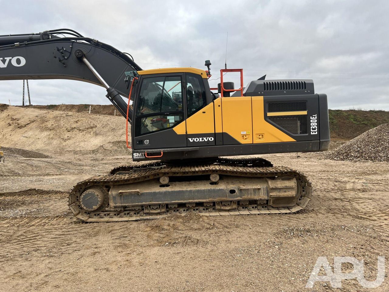 2023 Volvo EC380EL crawler excavator side view