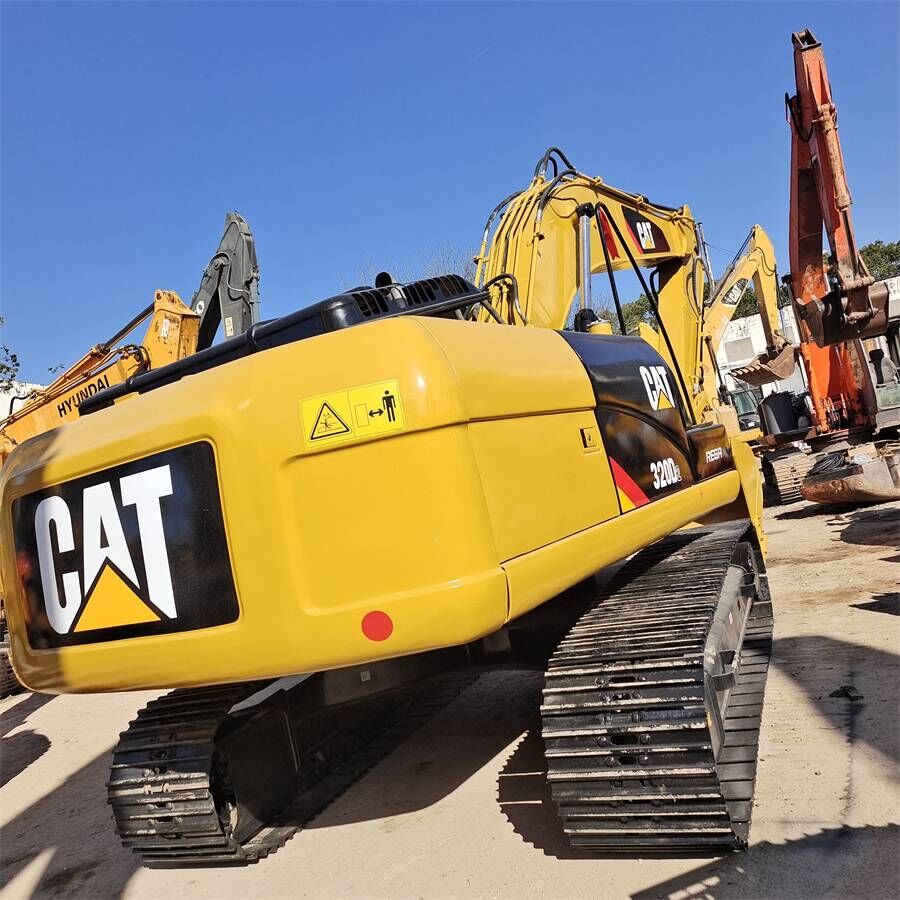 2024 Caterpillar 320D2 Raupenbagger, Ansicht von hinten dreiviertel