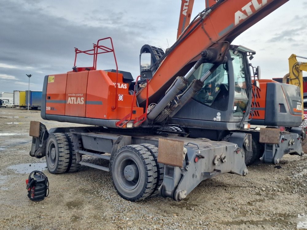 2023 Atlas 250MH BLUE material handler, side view 2023 Atlas 250MH BLUE material handler, side view