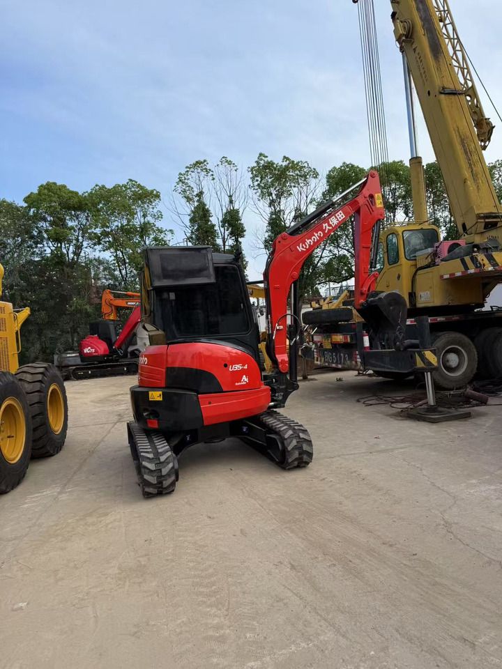 2018 Kubota U35-4 mini excavator, front three-quarter view