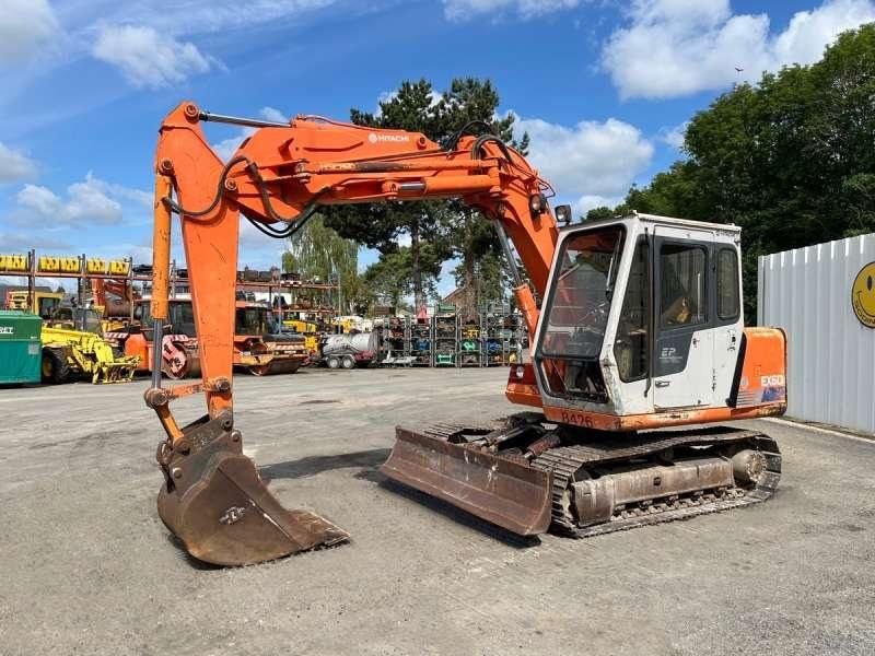 1990 Hitachi EX60 crawler excavator, side view 1990 Hitachi EX60 crawler excavator, side view