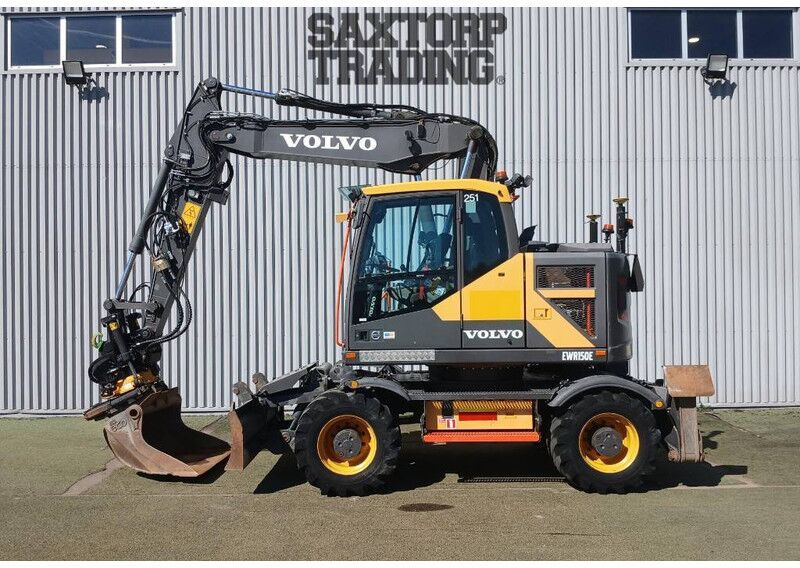 2017 Volvo EWR150E wheel excavator, side view 2017 Volvo EWR150E wheel excavator, side view