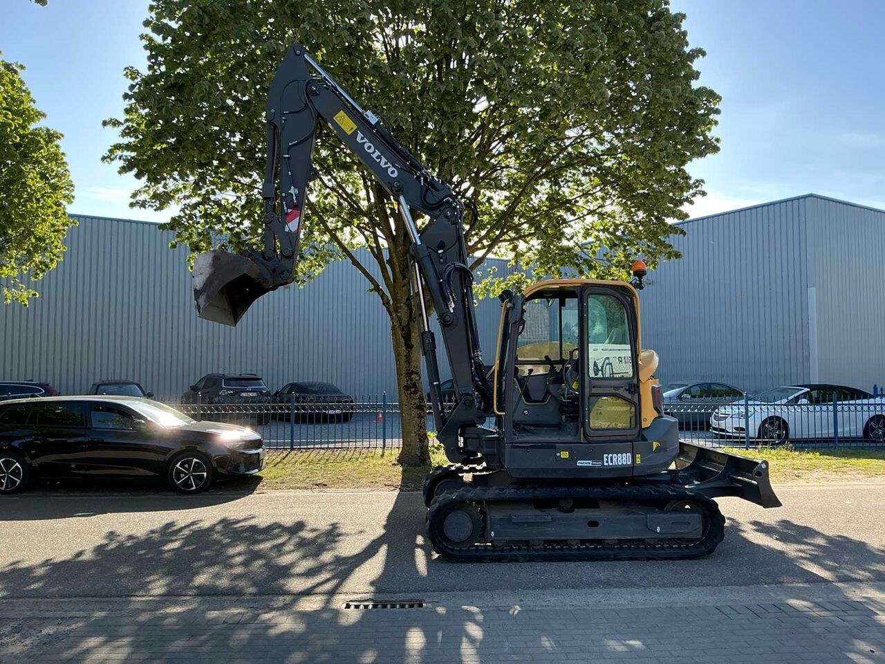 2020 Volvo ECR88D mini excavator side view 2020 Volvo ECR88D mini excavator side view