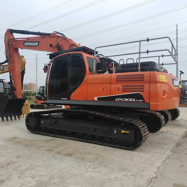 2020 Doosan DX300LC-5C crawler excavator, side view 2020 Doosan DX300LC-5C crawler excavator, side view
