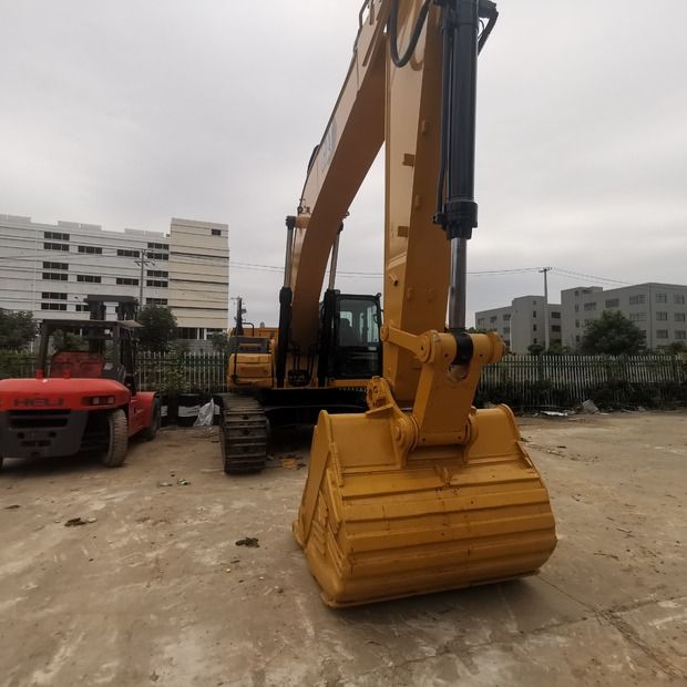 2020 Caterpillar 336 crawler excavator, front view of bucket and boom 2020 Caterpillar 336 crawler excavator, front view of bucket and boom