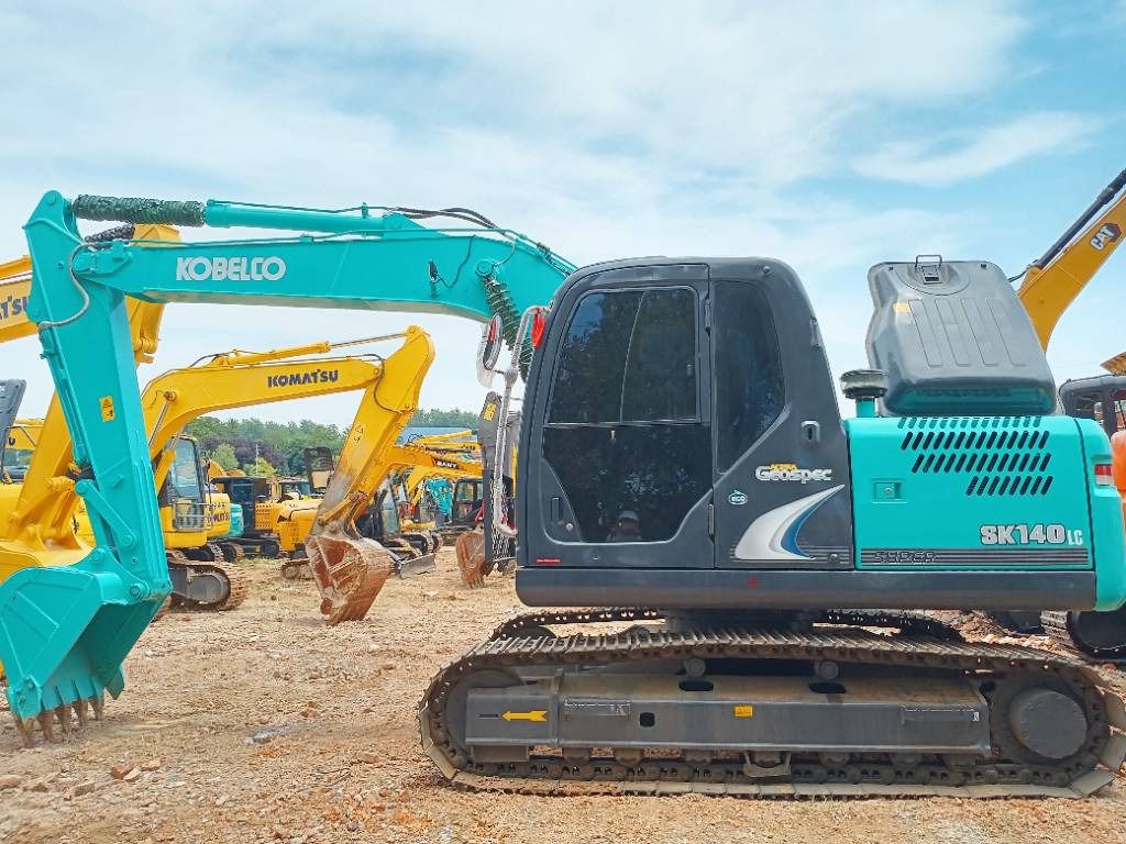 2023 Kobelco SK140LC crawler excavator, side profile view 2023 Kobelco SK140LC crawler excavator, side profile view