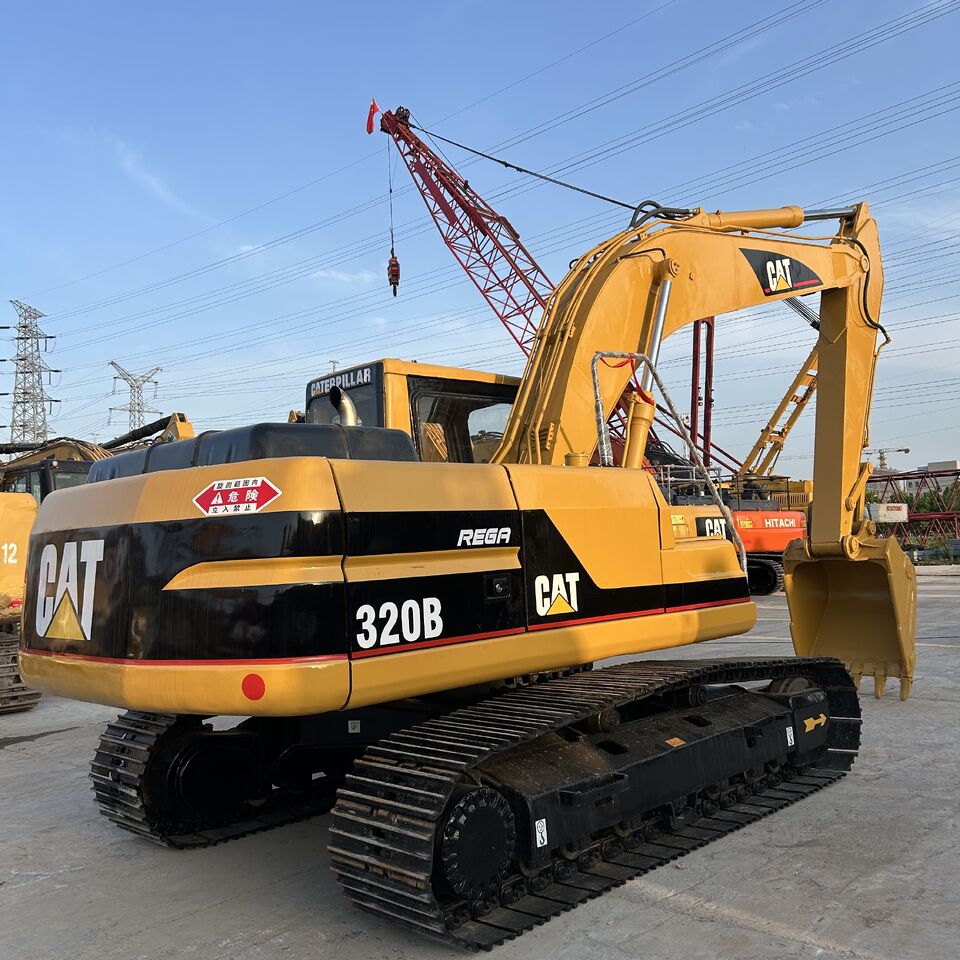 2020 Caterpillar 320B crawler excavator rear three-quarter view 2020 Caterpillar 320B crawler excavator rear three-quarter view