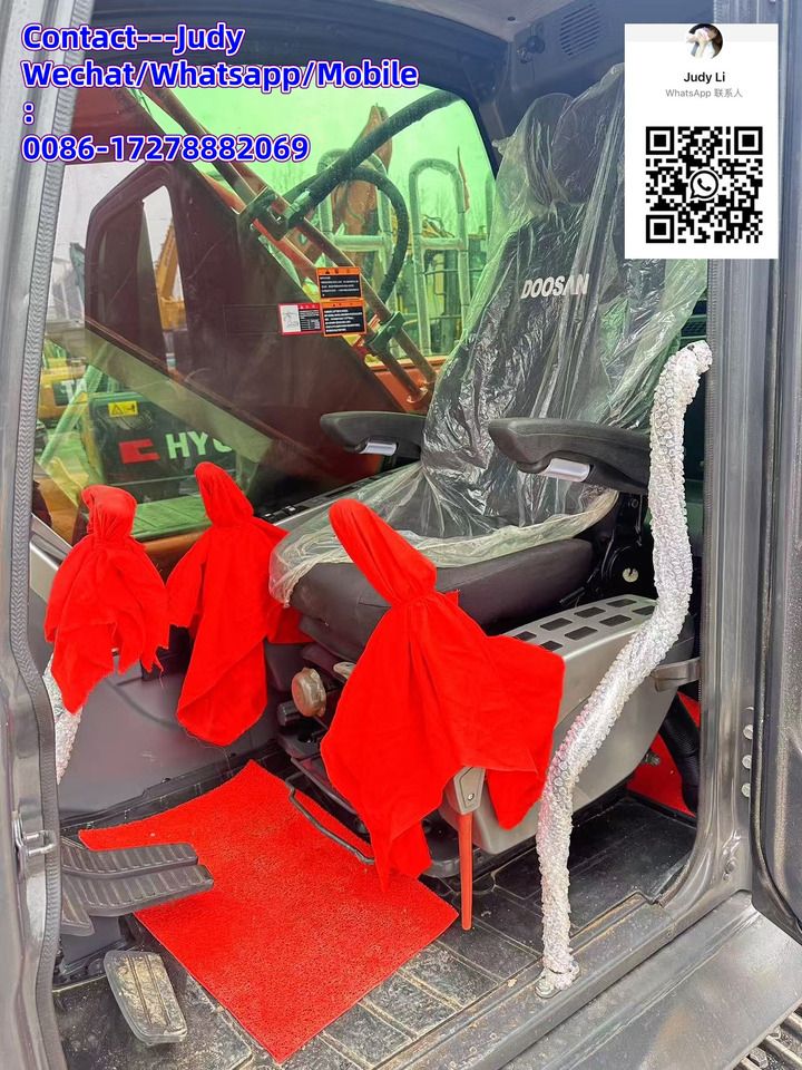 2021 Doosan DX300LC crawler excavator interior cab view 2021 Doosan DX300LC crawler excavator interior cab view