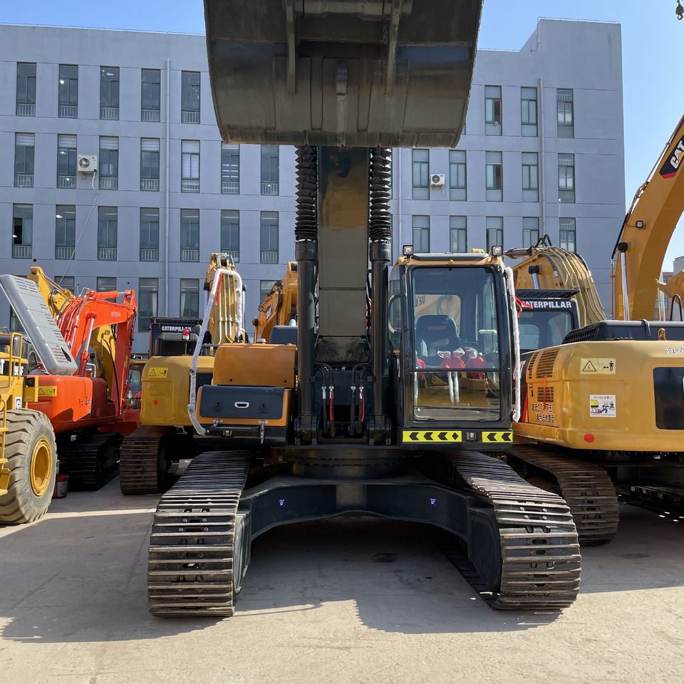 2023 Hyundai R305LC-9T crawler excavator, front view 2023 Hyundai R305LC-9T crawler excavator, front view