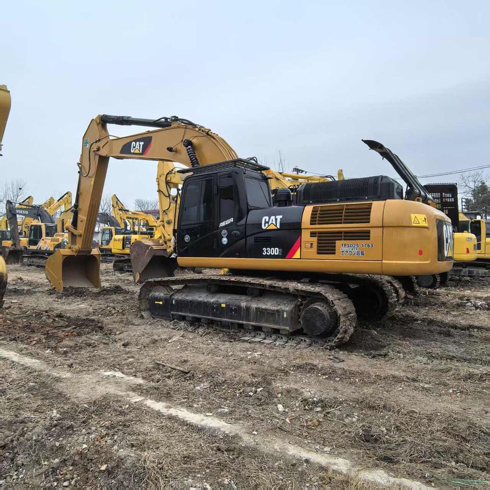 2022 Caterpillar 330D2 crawler excavator side view 2022 Caterpillar 330D2 crawler excavator side view