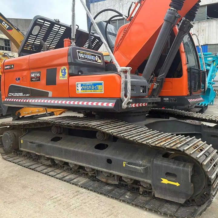 2024 Doosan DX225LC-9C crawler excavator side view 2024 Doosan DX225LC-9C crawler excavator side view