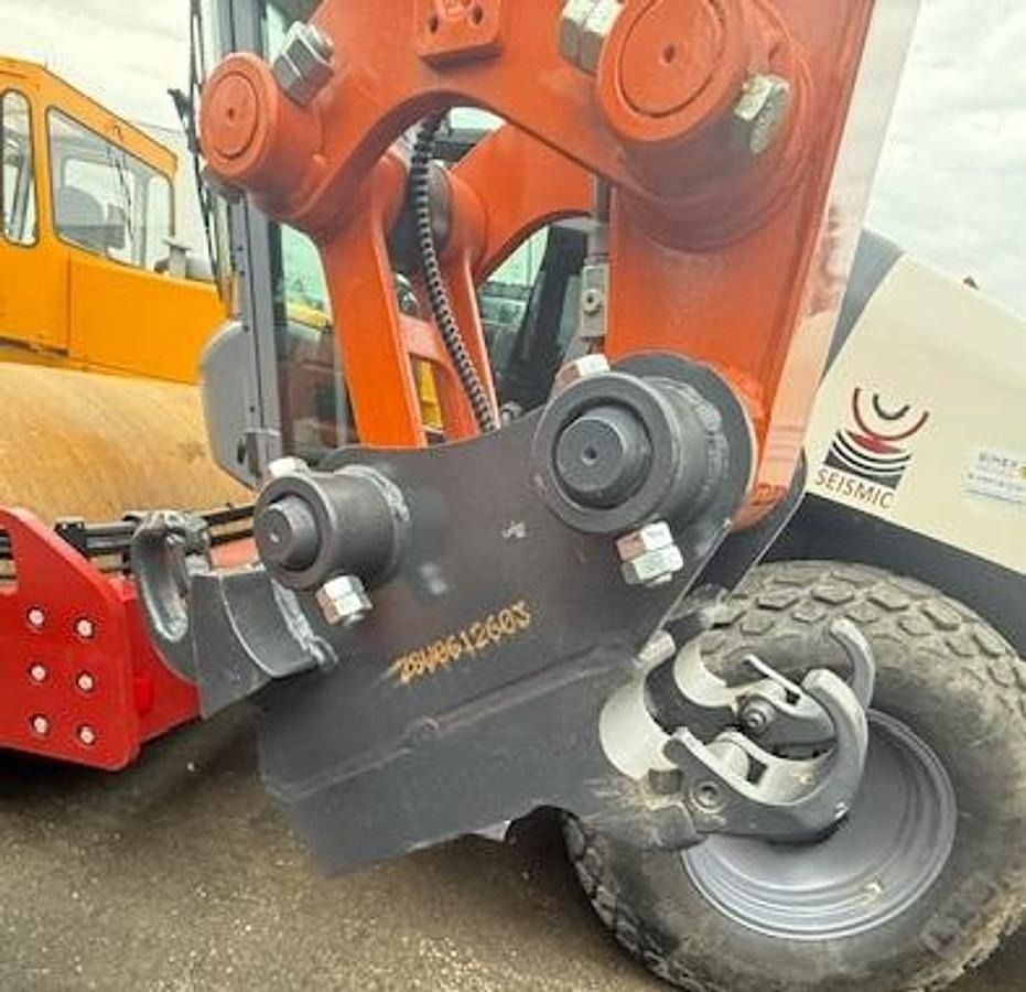 2025 Hitachi ZX38U-6 mini excavator quick coupler detail 2025 Hitachi ZX38U-6 mini excavator quick coupler detail