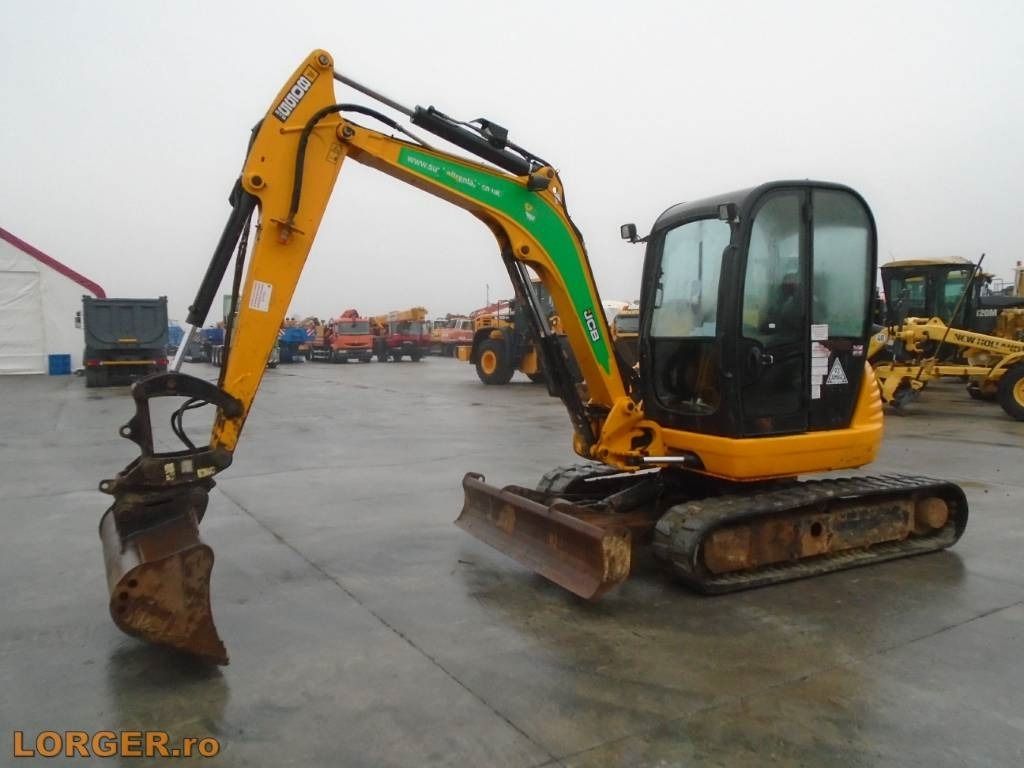 2015 JCB 8055 RTS mini excavator, side view 2015 JCB 8055 RTS mini excavator, side view