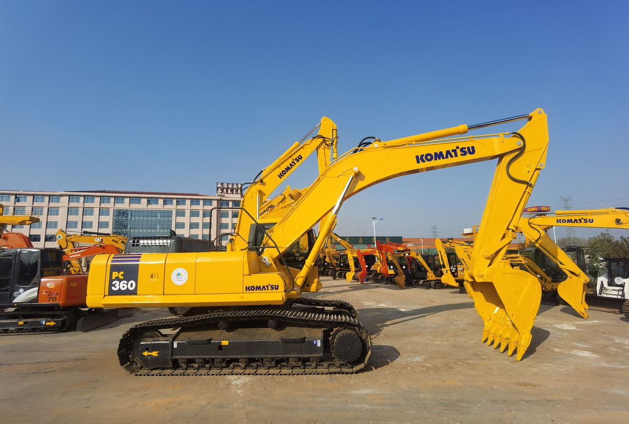 2020 Komatsu PC360 crawler excavator, side view 2020 Komatsu PC360 crawler excavator, side view