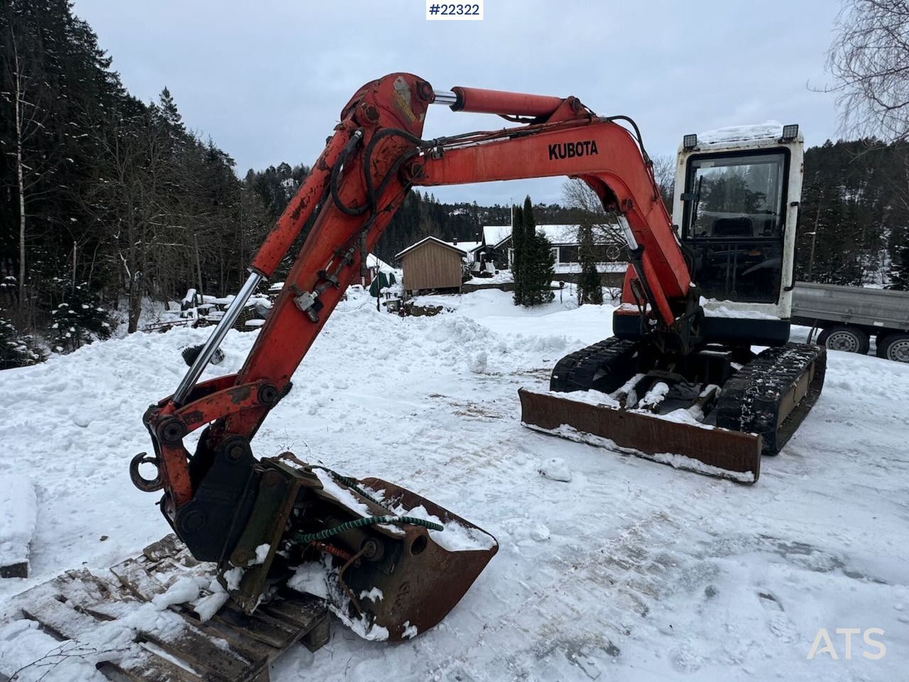 2002 Kubota KX161-2 crawler excavator, side profile view 2002 Kubota KX161-2 crawler excavator, side profile view