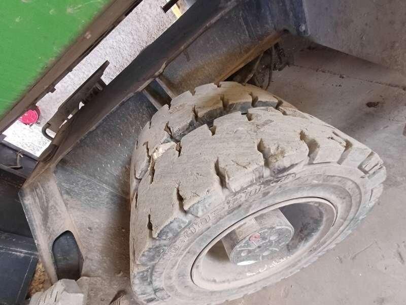 2022 Sennebogen 818-E material handler tire detail