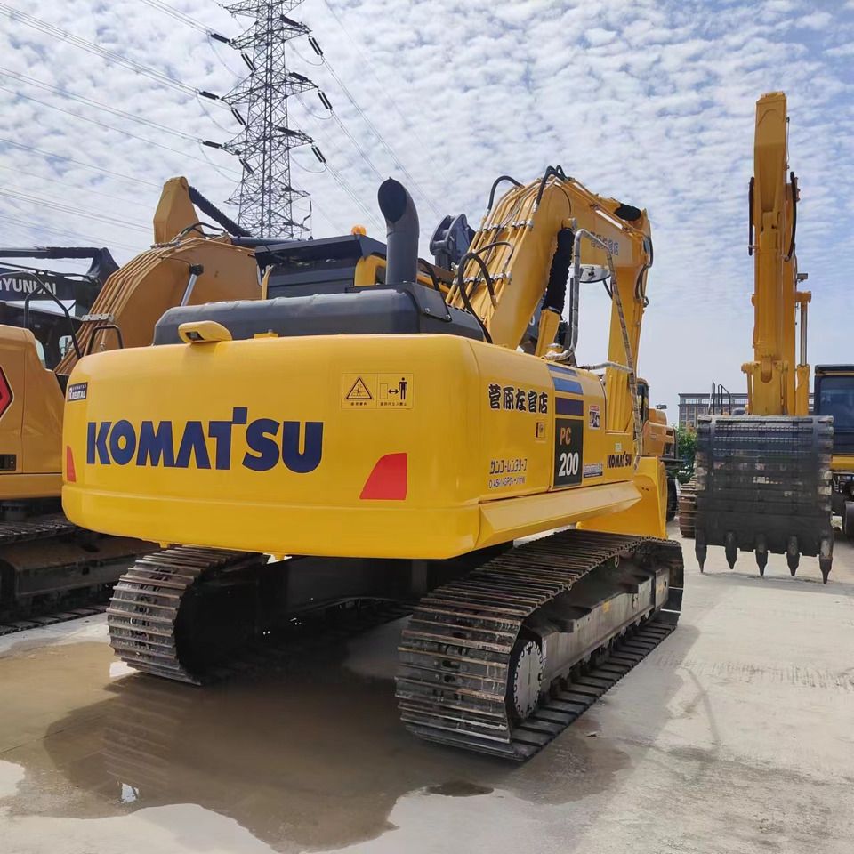 2023 Komatsu PC200 crawler excavator, rear three-quarter view 2023 Komatsu PC200 crawler excavator, rear three-quarter view
