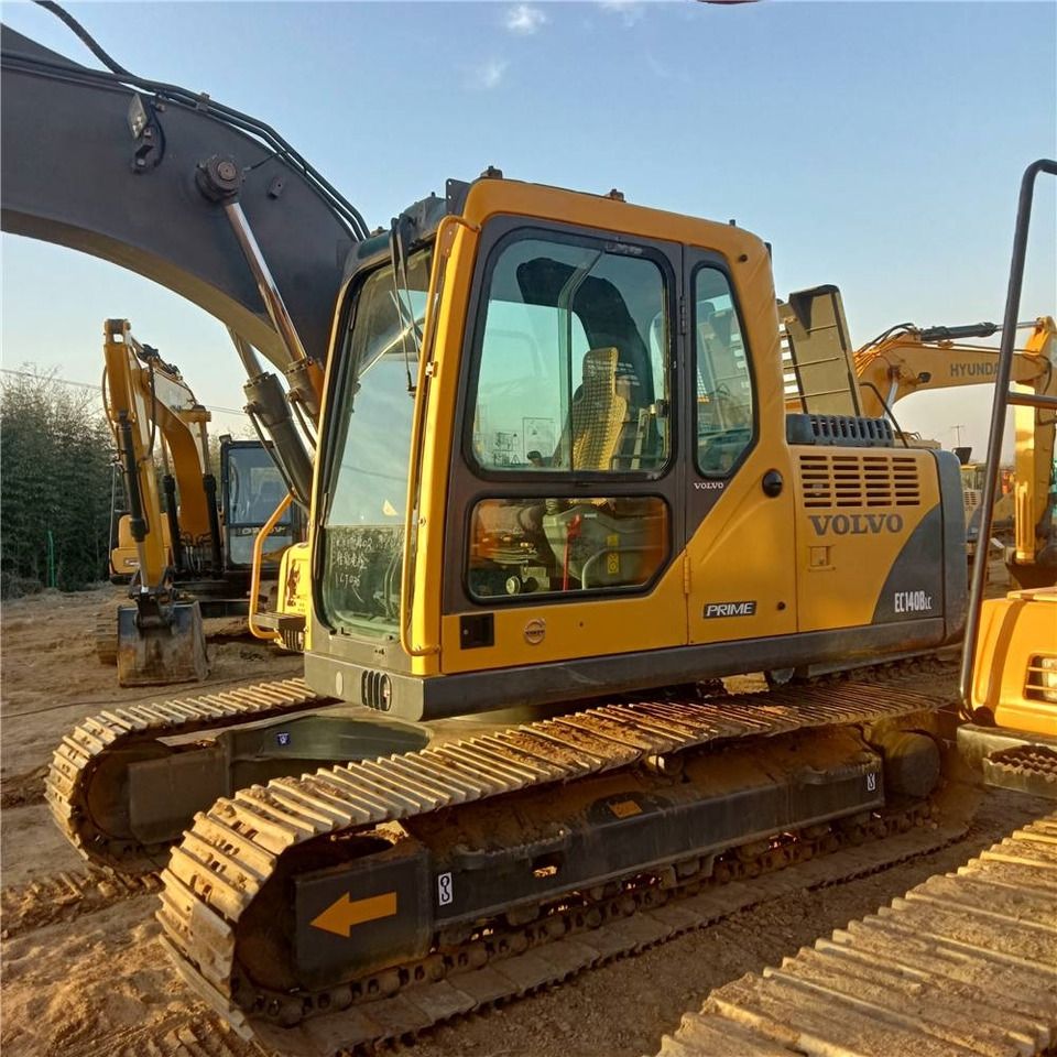 Escavatore cingolato Volvo EC140B del 2023