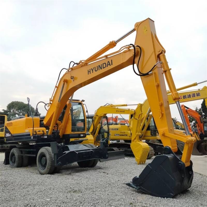 2024 Hyundai R210W-9T wheel excavator, side profile view 2024 Hyundai R210W-9T wheel excavator, side profile view