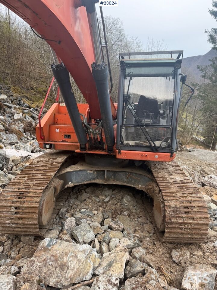 2011 Atlas 260LC crawler excavator, front view
