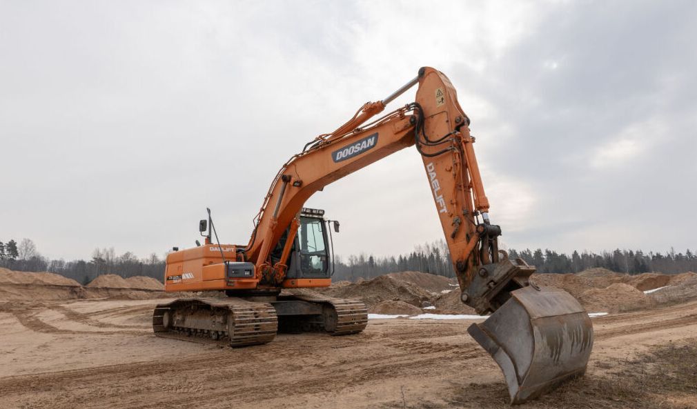 Doosan DX225LC crawler excavator, side view Doosan DX225LC crawler excavator, side view