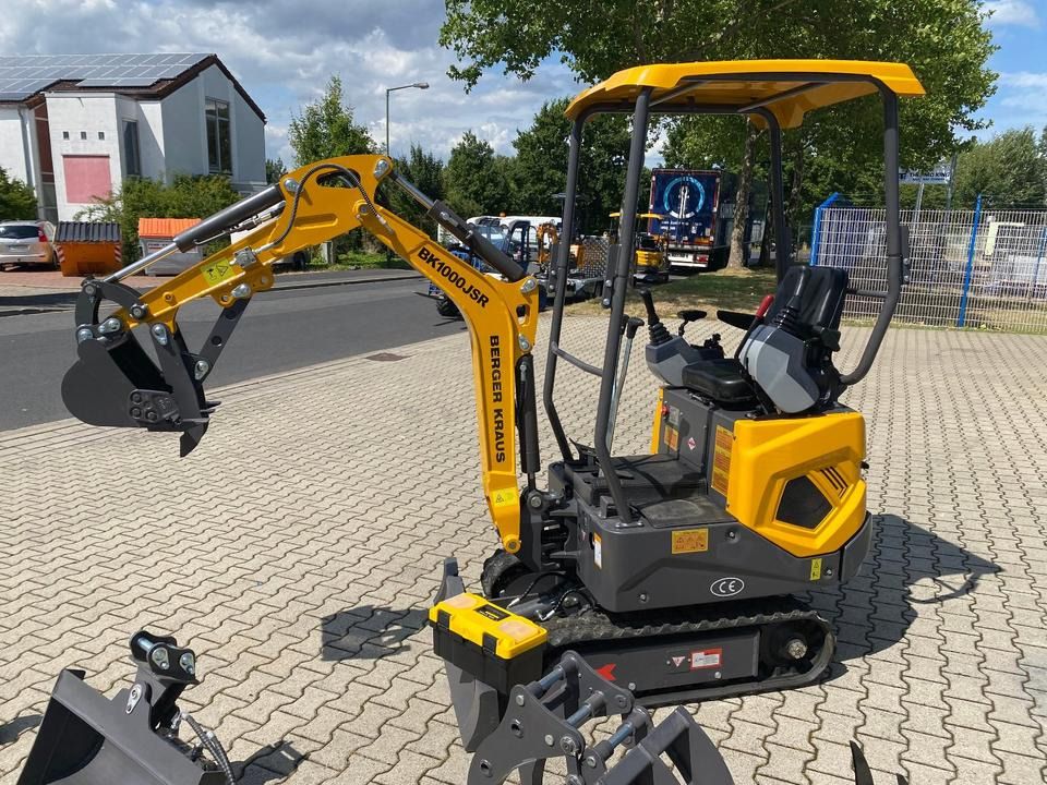 Berger Kraus BK1000JSR mini excavator, side view Berger Kraus BK1000JSR mini excavator, side view