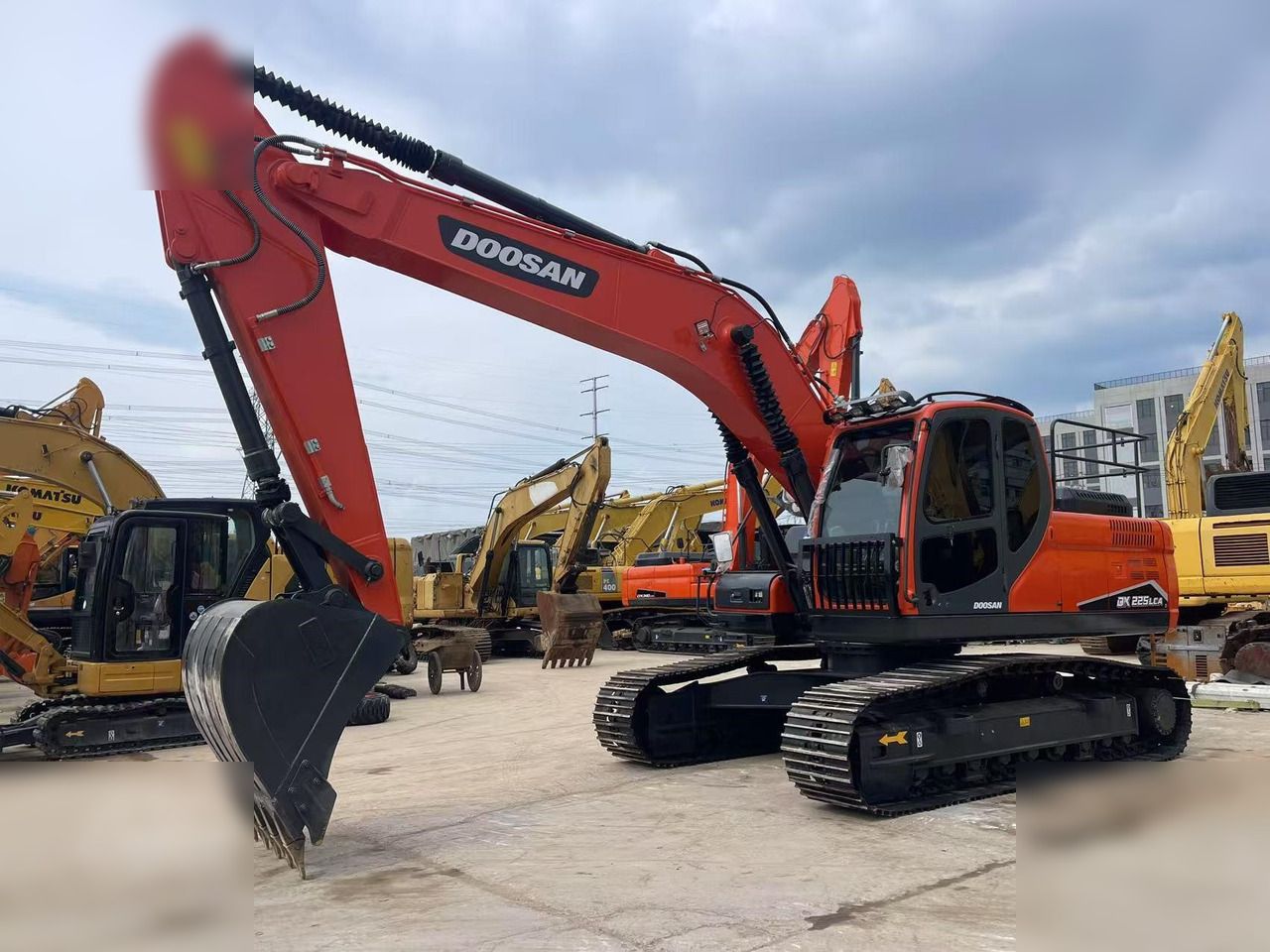 2019 Doosan DX225LCA crawler excavator, side view 2019 Doosan DX225LCA crawler excavator, side view