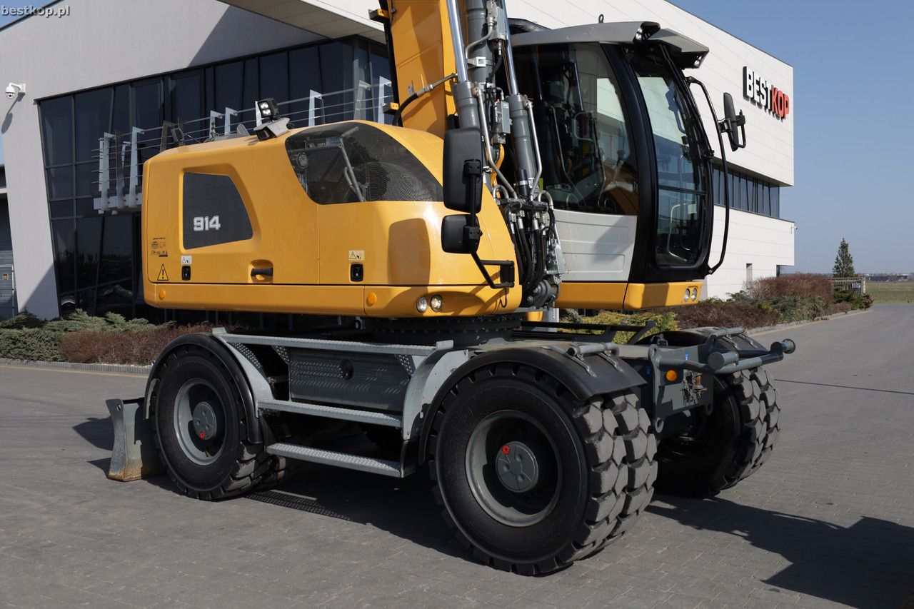 2017 Liebherr A914 Litronic wheel excavator, side profile view 2017 Liebherr A914 Litronic wheel excavator, side profile view
