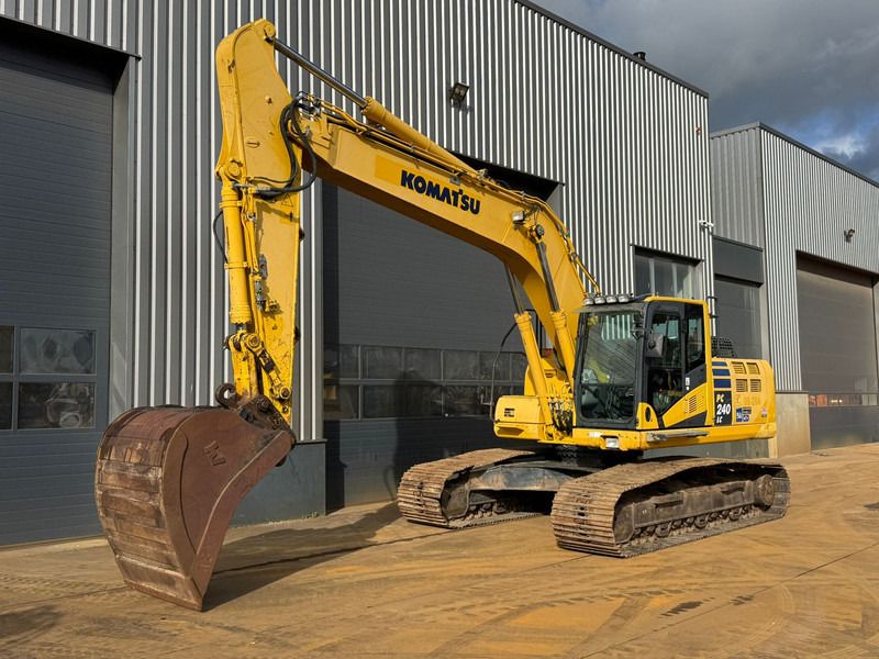 2015 Komatsu PC240LC-10 crawler excavator, side profile view 2015 Komatsu PC240LC-10 crawler excavator, side profile view
