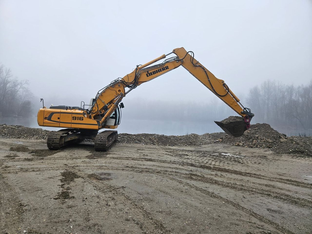 2010 Liebherr R916 LC LITRONIC crawler excavator side view