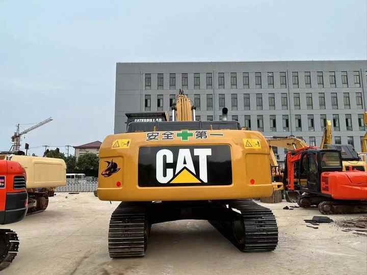 Escavatore cingolato Caterpillar 320D2 del 2022, vista posteriore
