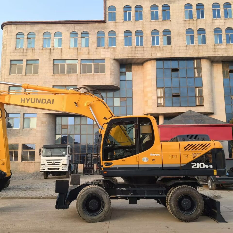 2025 Hyundai R210W-9 wheel excavator side view 2025 Hyundai R210W-9 wheel excavator side view