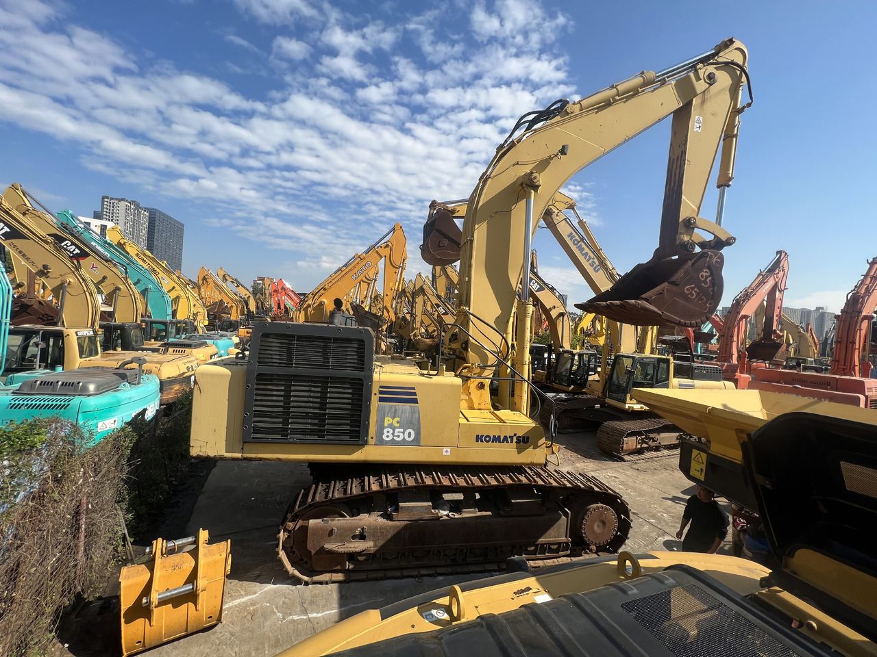2013 Komatsu PC850 excavator side view 2013 Komatsu PC850 excavator side view