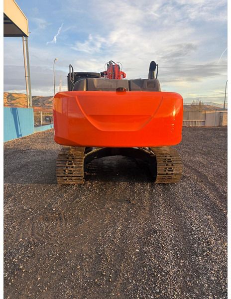 2017 Hitachi ZX250LCN-6 crawler excavator, rear view 2017 Hitachi ZX250LCN-6 crawler excavator, rear view