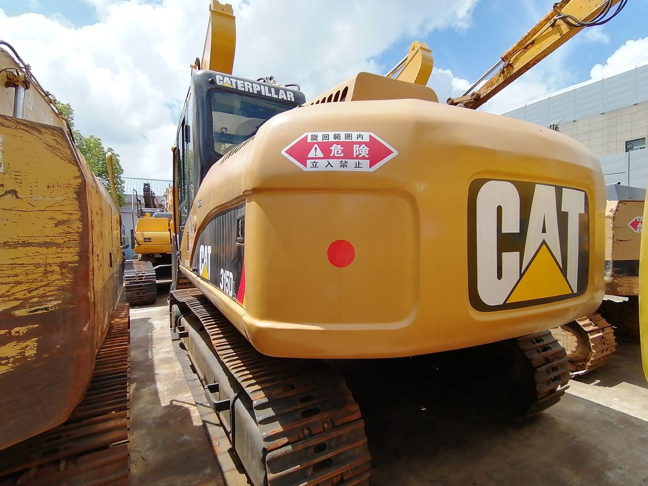 2022 Caterpillar 315DL crawler excavator rear view 2022 Caterpillar 315DL crawler excavator rear view