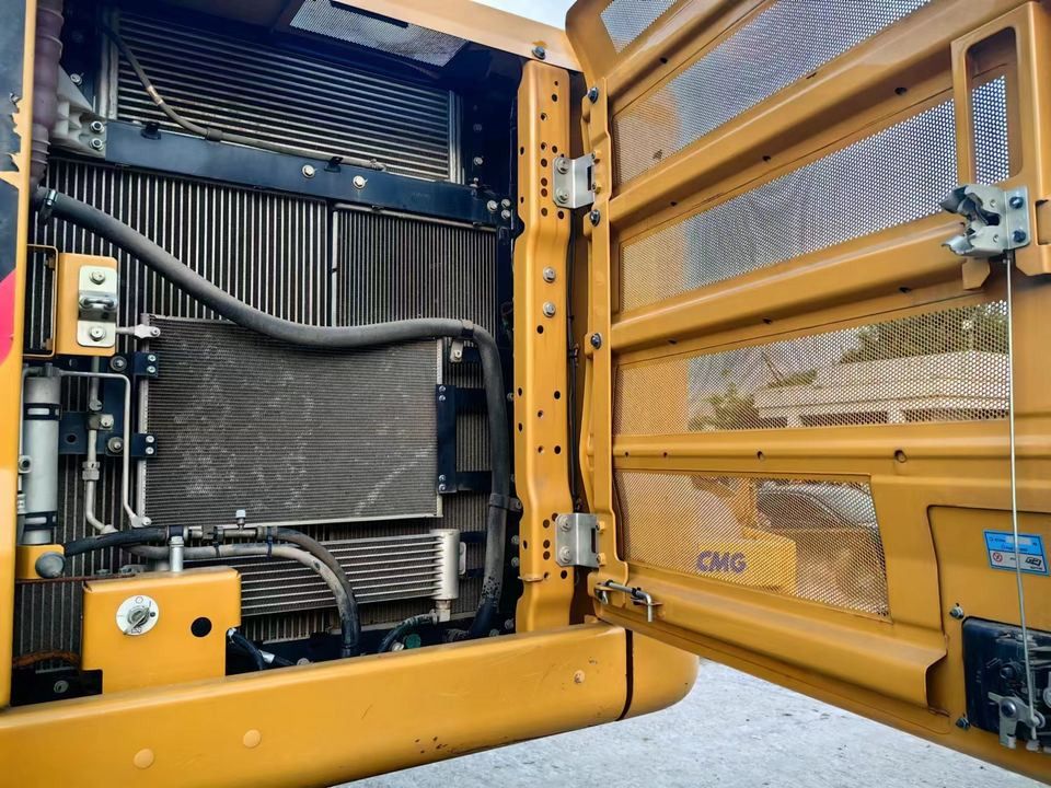 2021 Caterpillar 320 crawler excavator engine compartment view 2021 Caterpillar 320 crawler excavator engine compartment view