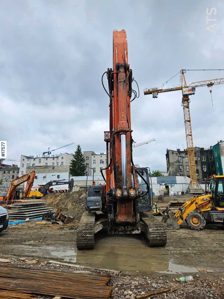 2011 Hitachi Zaxis 250 LC crawler excavator, front view 2011 Hitachi Zaxis 250 LC crawler excavator, front view