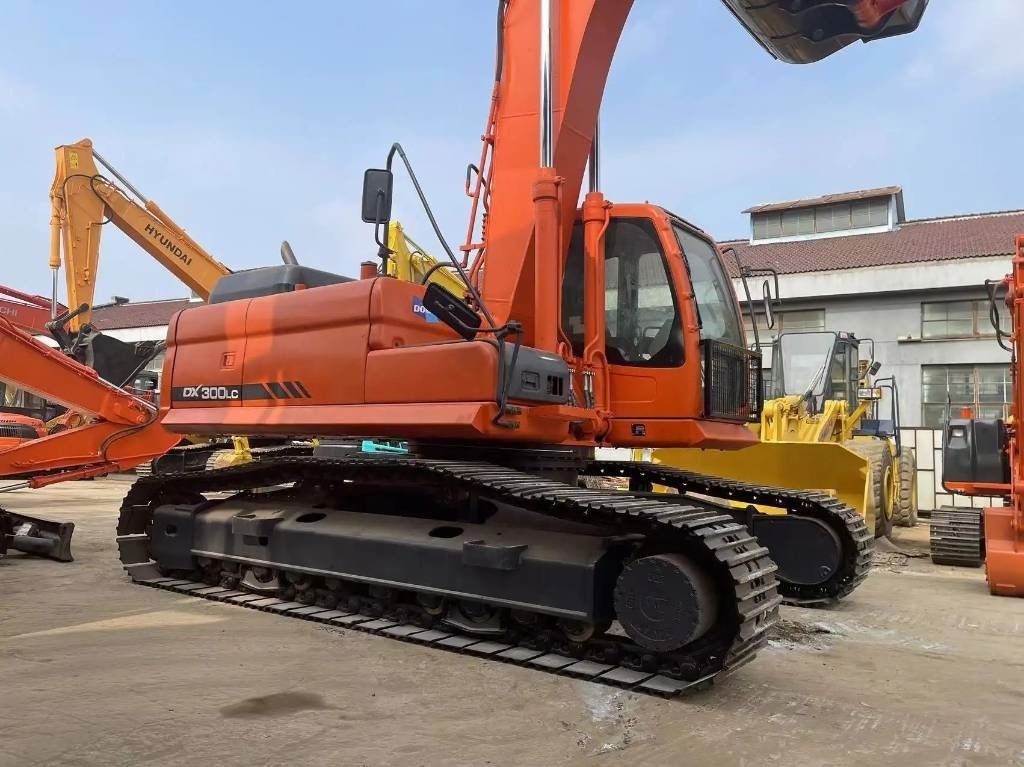 2023 Doosan DX300LC excavator side view 2023 Doosan DX300LC excavator side view
