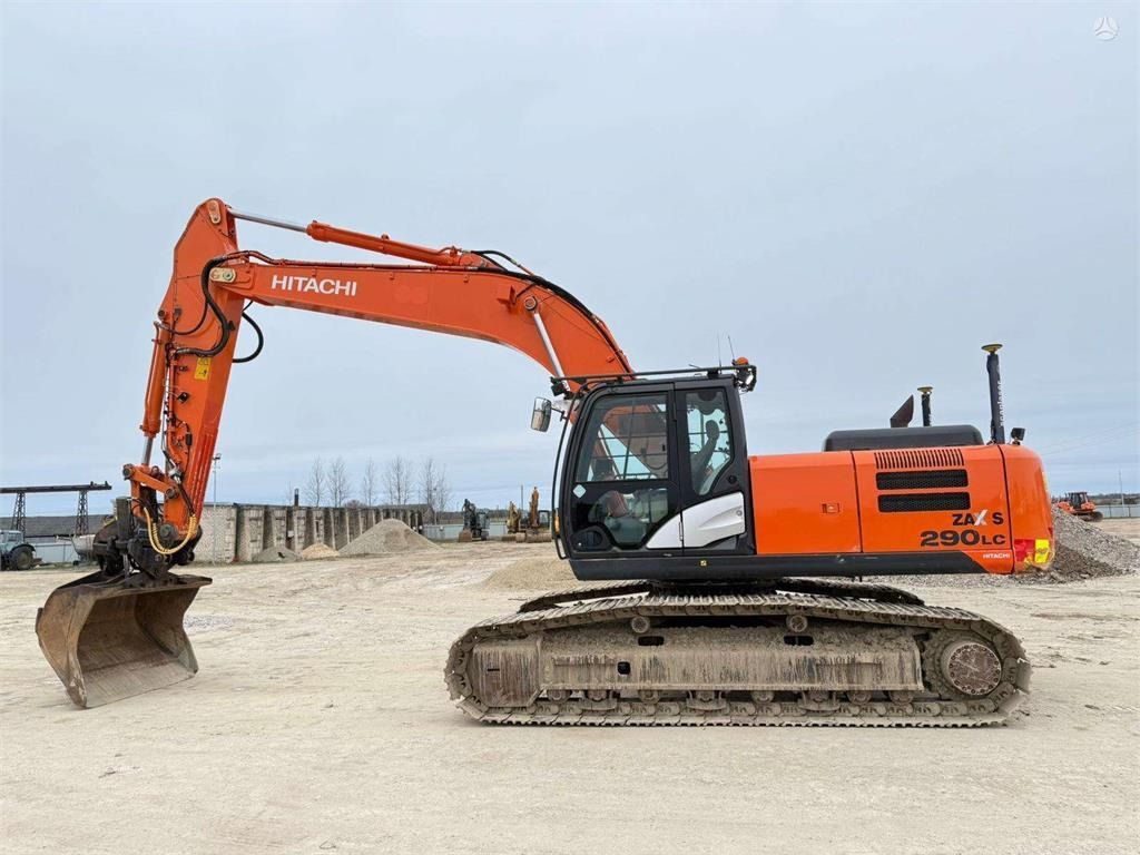 2013 Hitachi Zaxis 290LC crawler excavator side view 2013 Hitachi Zaxis 290LC crawler excavator side view