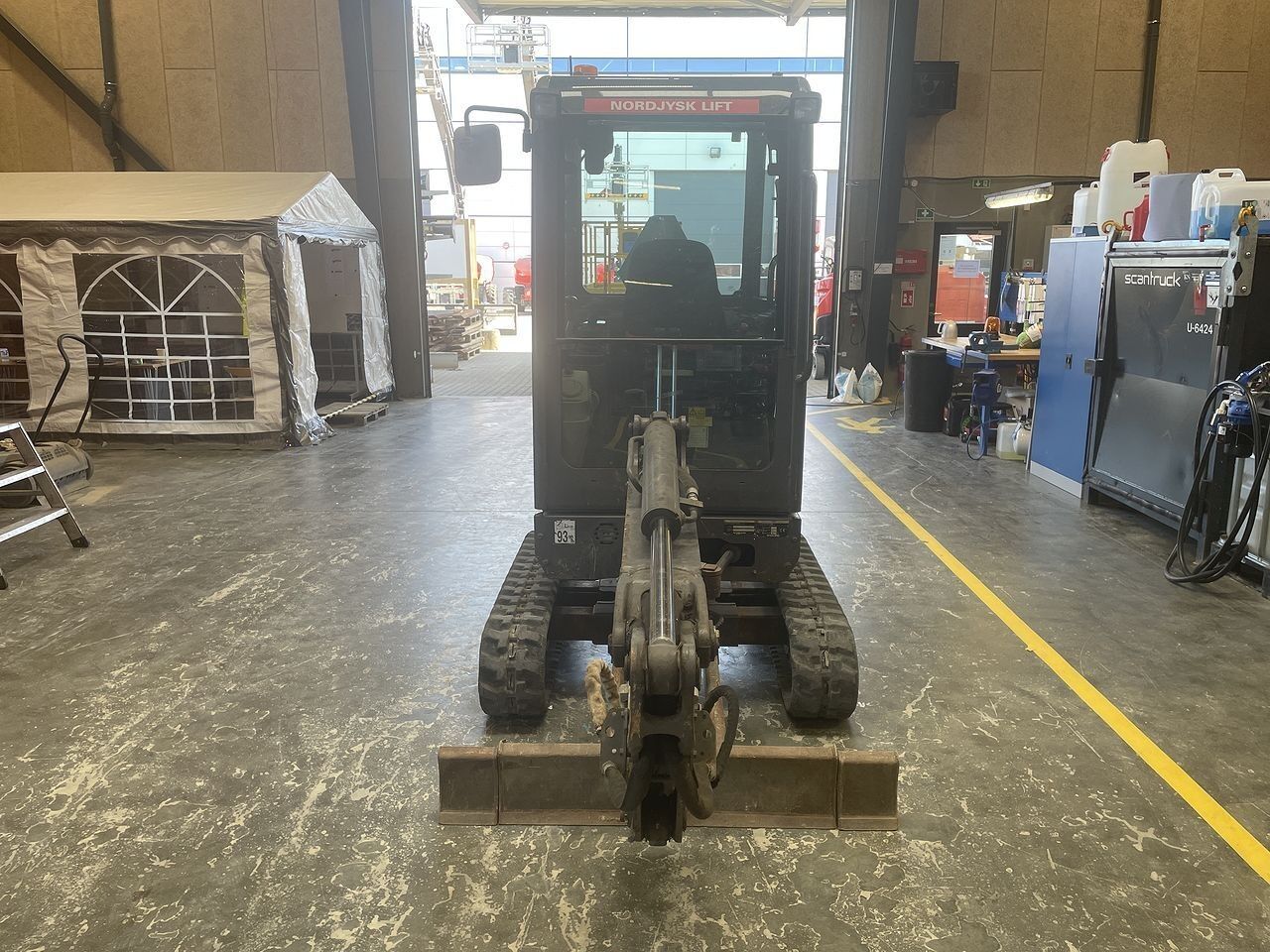 2018 Volvo EC18D mini excavator, front view 2018 Volvo EC18D mini excavator, front view