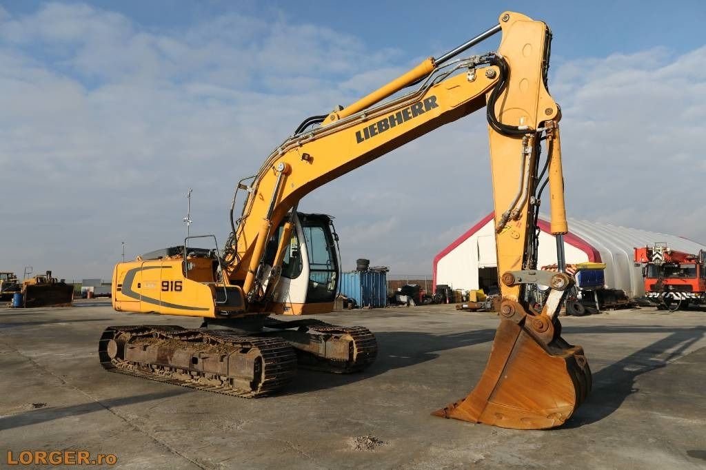 2008 Liebherr R916 LC crawler excavator, side view