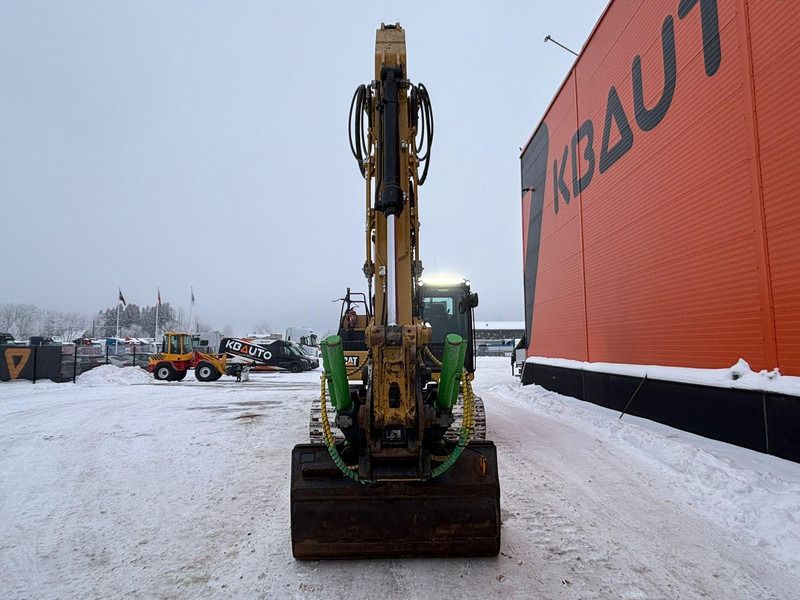 2018 Caterpillar 320GC crawler excavator, front view 2018 Caterpillar 320GC crawler excavator, front view