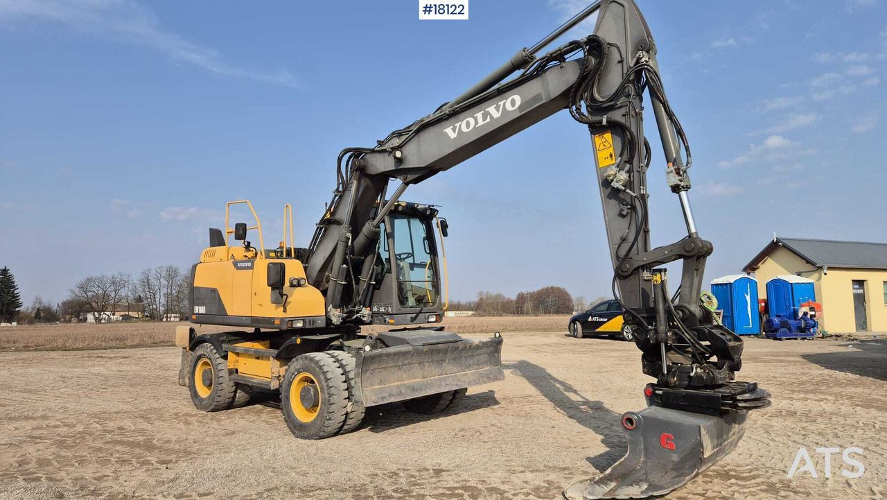 2014 Volvo EW160D wheel excavator, side view 2014 Volvo EW160D wheel excavator, side view
