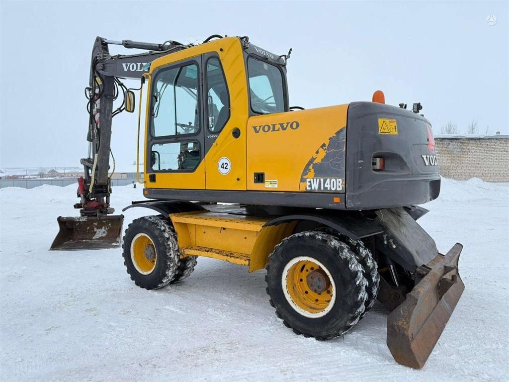 2004 Volvo EW140B wheel excavator, rear three-quarter view