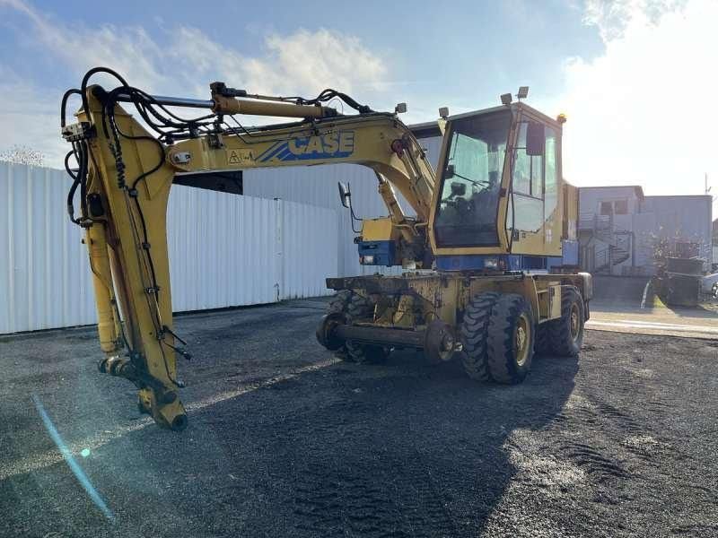 2000 CASE 788-PRR wheel excavator, side view 2000 CASE 788-PRR wheel excavator, side view