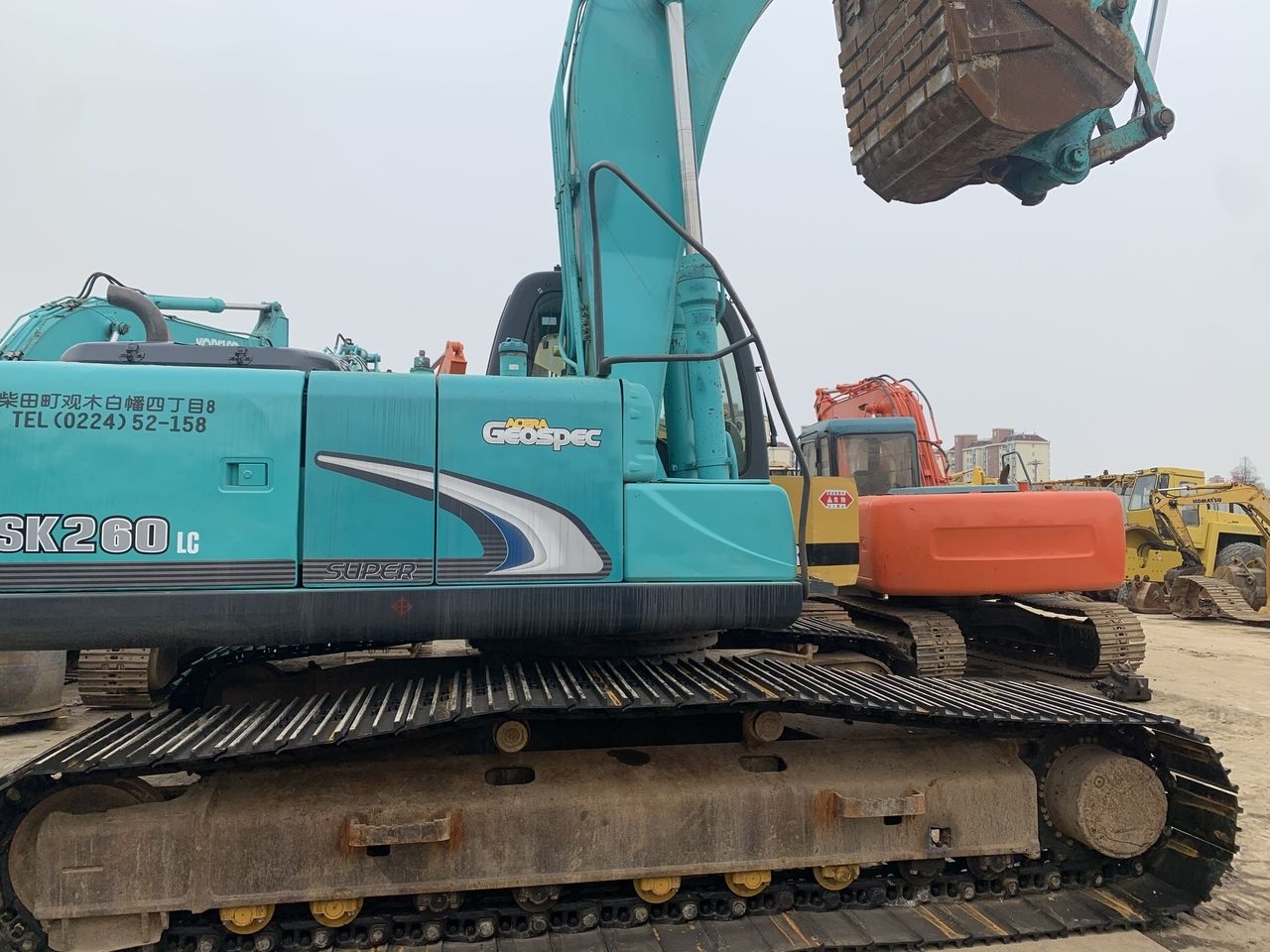 2011 Kobelco SK260LC-8 crawler excavator side view 2011 Kobelco SK260LC-8 crawler excavator side view